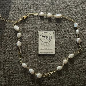 Iriemi collection pearl necklace